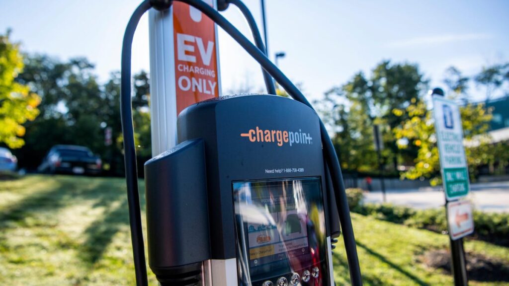 New Report Shows That Yes, Our EV Charging Infrastructure Still Indeed Sucks