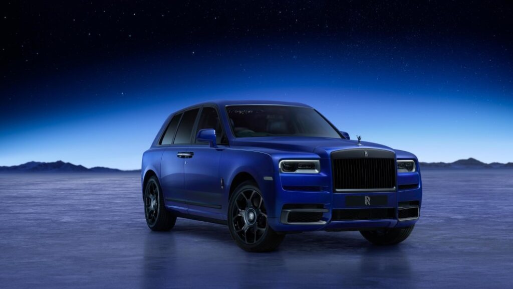 Rolls-Royce Black Badge Cullinan 'Blue Shadow' straddles the high line