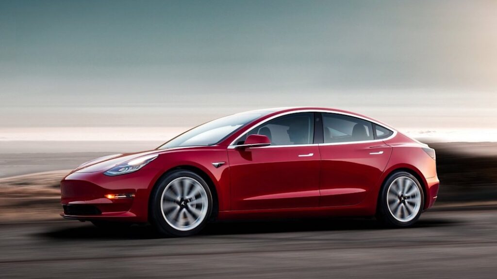 Tesla says all new Model 3s now qualify for full $7,500 tax credit