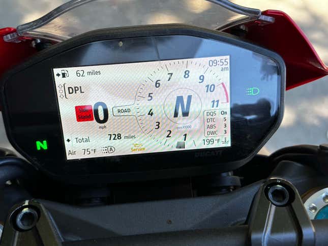 The gauge screen of the 2023 Ducati Monster SP