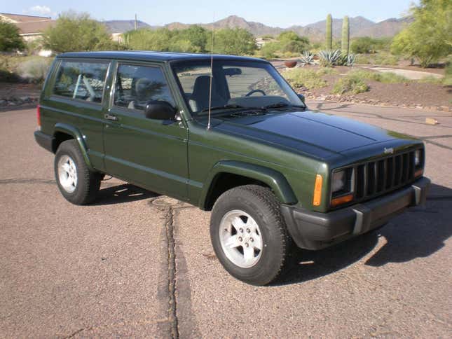 Image for article titled At $5,000, Is This 1998 Jeep Cherokee A Good Deal Despite Its Bad Transmission?