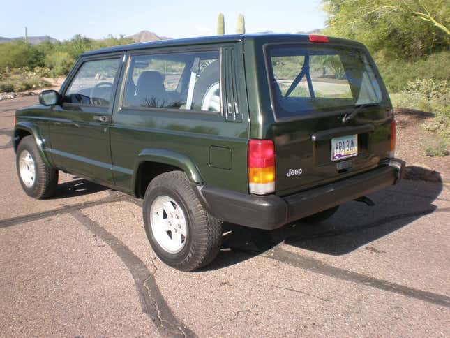 Image for article titled At $5,000, Is This 1998 Jeep Cherokee A Good Deal Despite Its Bad Transmission?