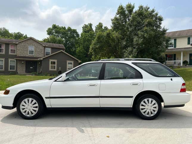 Image for article titled At $7,500, Is This 1995 Honda Accord LX Wagon A Turn-Key Treasure?