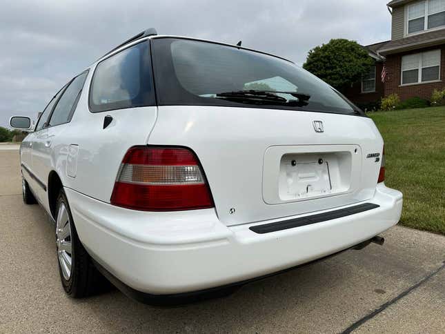 Image for article titled At $7,500, Is This 1995 Honda Accord LX Wagon A Turn-Key Treasure?