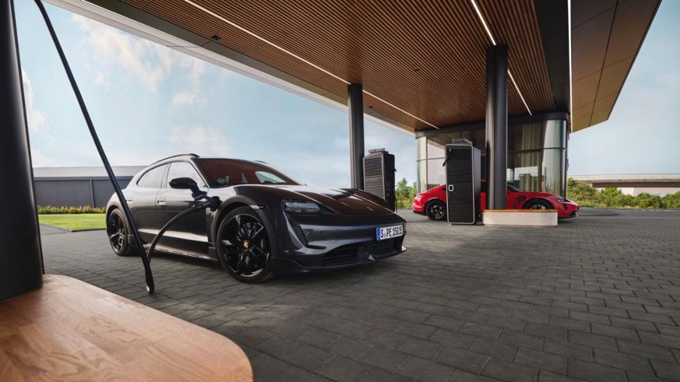 porsche charging lounge