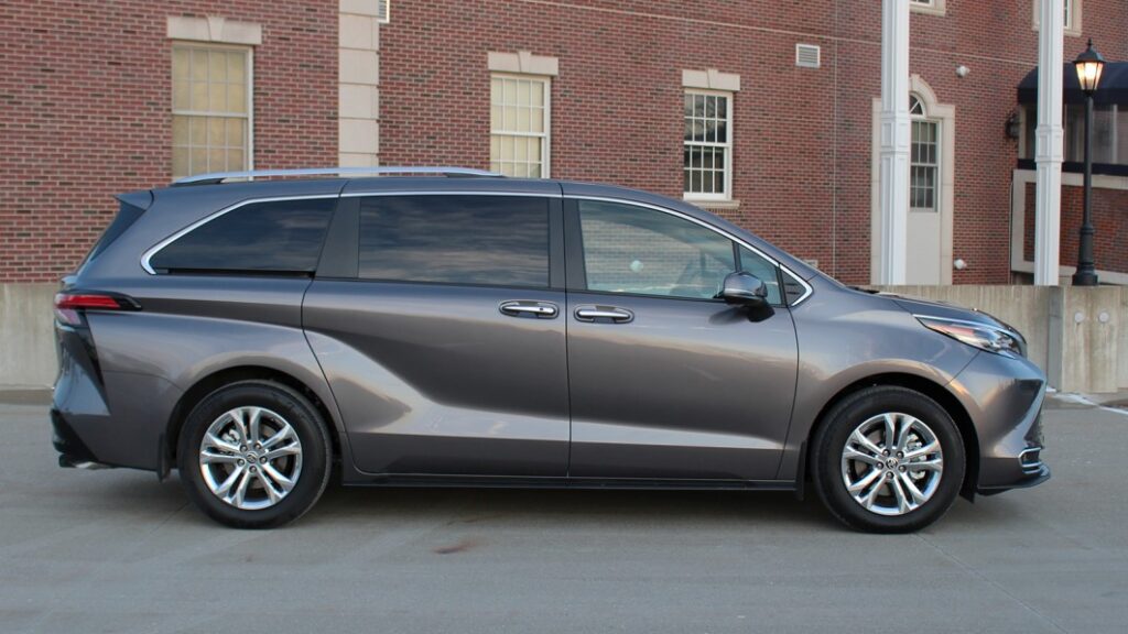 2023 Toyota Sienna Long-Term Update: How do you clean a black hole?