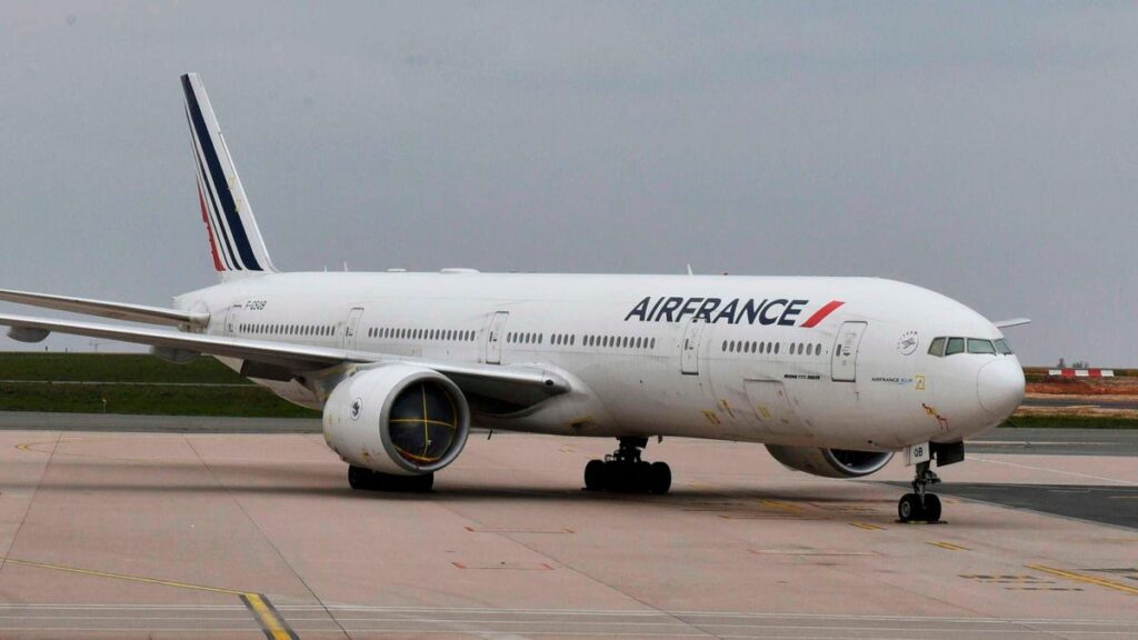 Air France Passenger Found Blood And Diarrhea Under His Seat