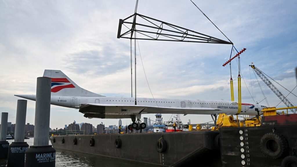 Here’s How You Move A Concorde From The Deck Of An Aircraft Carrier To Brooklyn