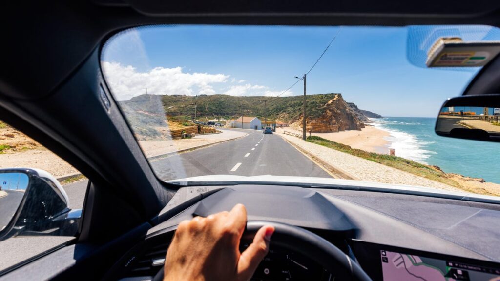 Apple Wants To Make Your Windshield A Screen