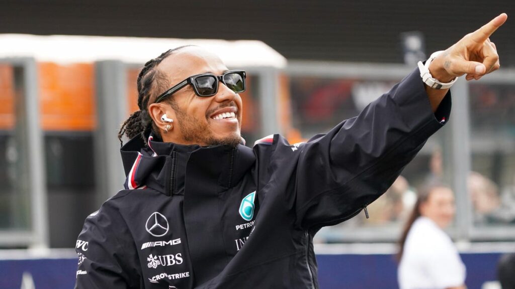 Lewis Hamilton Staying In F1 With Mercedes Through 2025