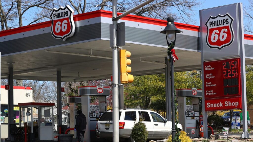 New Jersey Drivers Still Happy For Someone Else To Pump Gas: Report