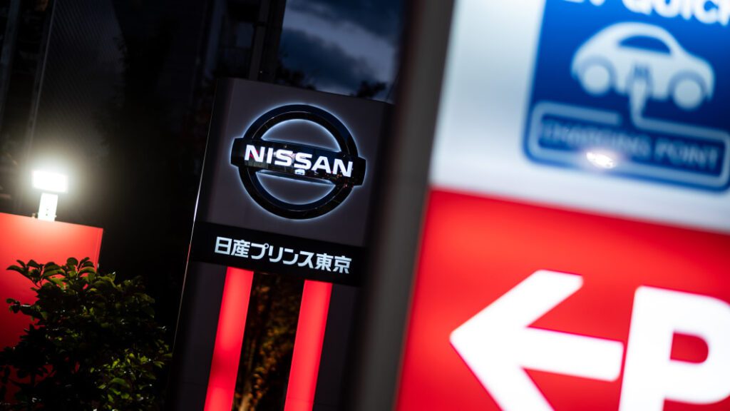 Weak yen gives Japan's automakers familiar, though temporary, relief