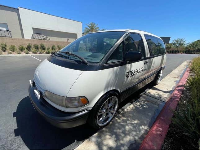 Image for article titled At $6,750, Could You Be Egged Into Buying This 1993 Toyota Previa LE?