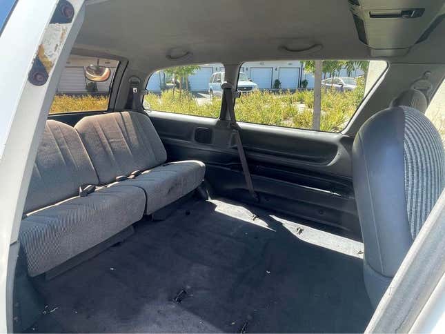 Image for article titled At $6,750, Could You Be Egged Into Buying This 1993 Toyota Previa LE?