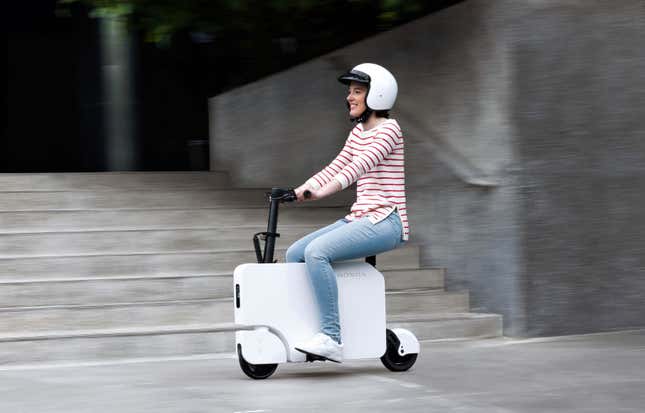 Image for article titled The Honda Motocompacto Is A Foldable Electric Scooter That I Probably Need