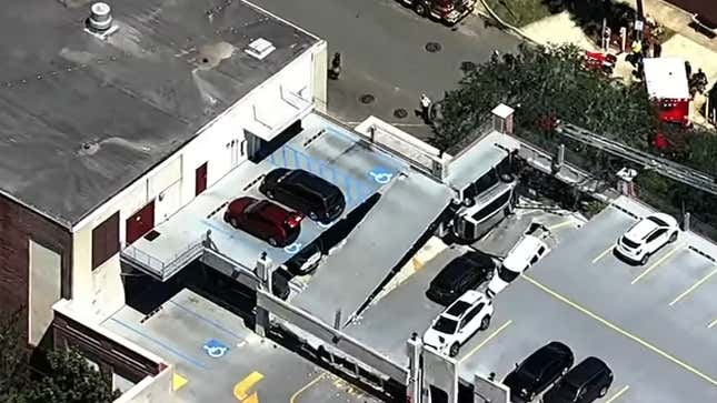 Image for article titled Over 100 Cars Are Indefinitely Trapped In A Collapsed Parking Garage At A Hospital In Florida