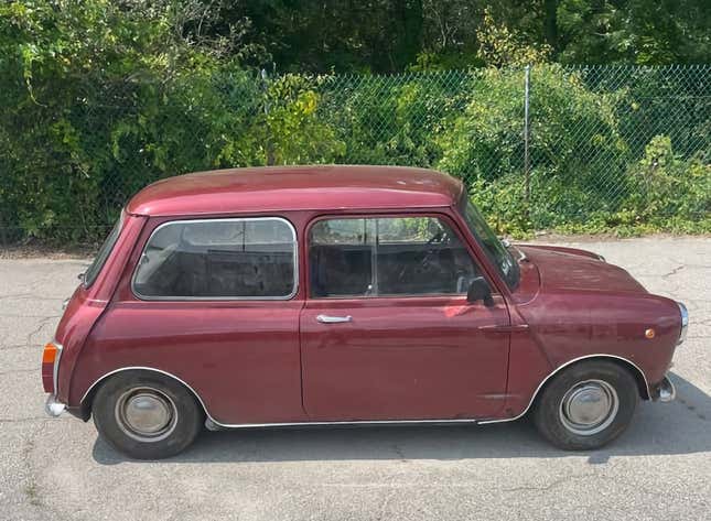 Image for article titled At $9,800, Is This 1970 Innocenti Mini 850 A Molto Bella Bargain?