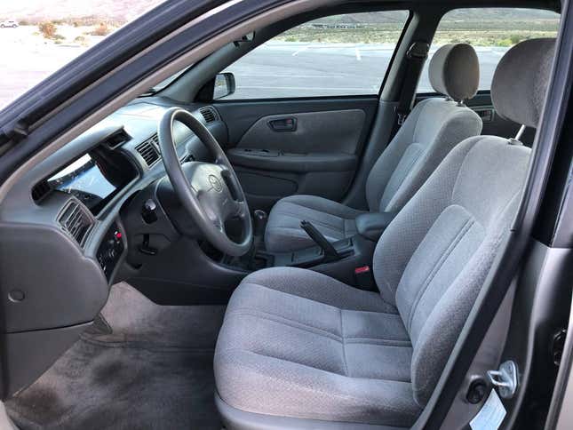 Image for article titled At $7,000, Is This Manual-Equipped 2000 Toyota Camry A Reliable Deal?