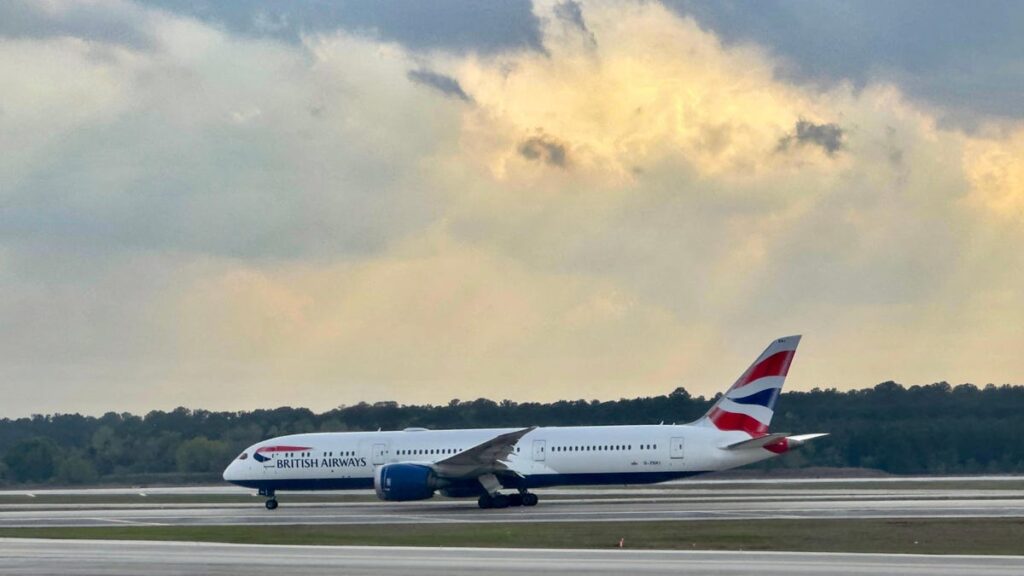 British Airways Pilot Fired For Snorting A Line Of Cocaine Off Of A Topless Woman The Night Before Flight