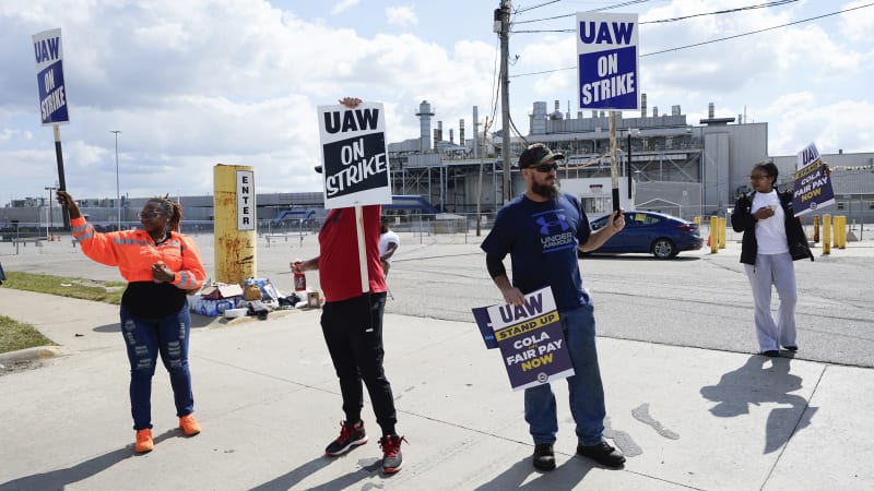 How UAW strike could quickly cost the economy $5B, especially tech companies
