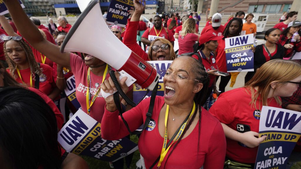 UAW, automakers to resume bargaining Saturday, as Ford and GM cut back