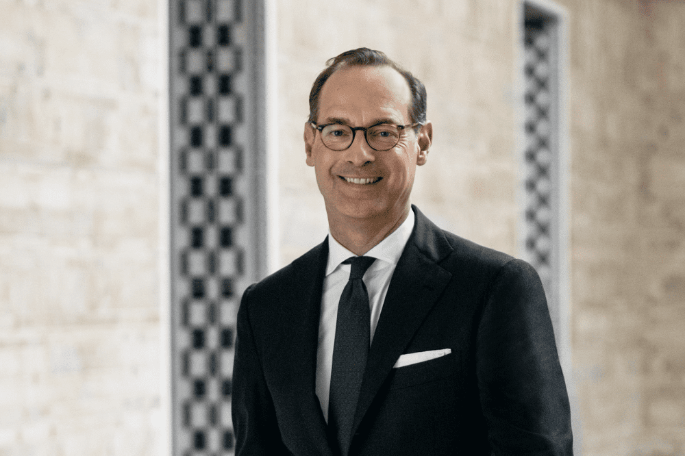 Allianz extends tenure of chief executive Oliver Bäte