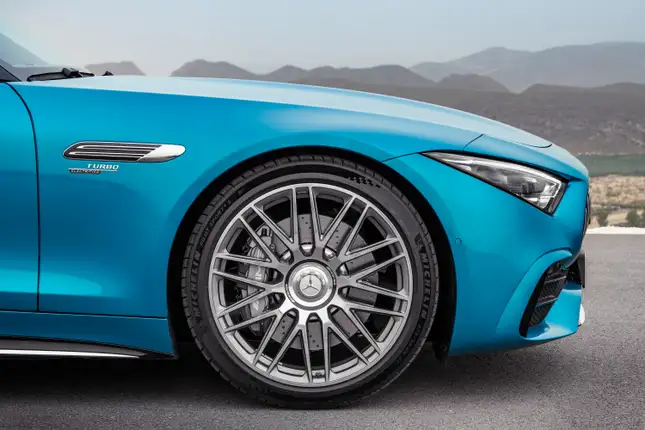 The front wheel and brake package of the 2023 Mercedes AMG SL43