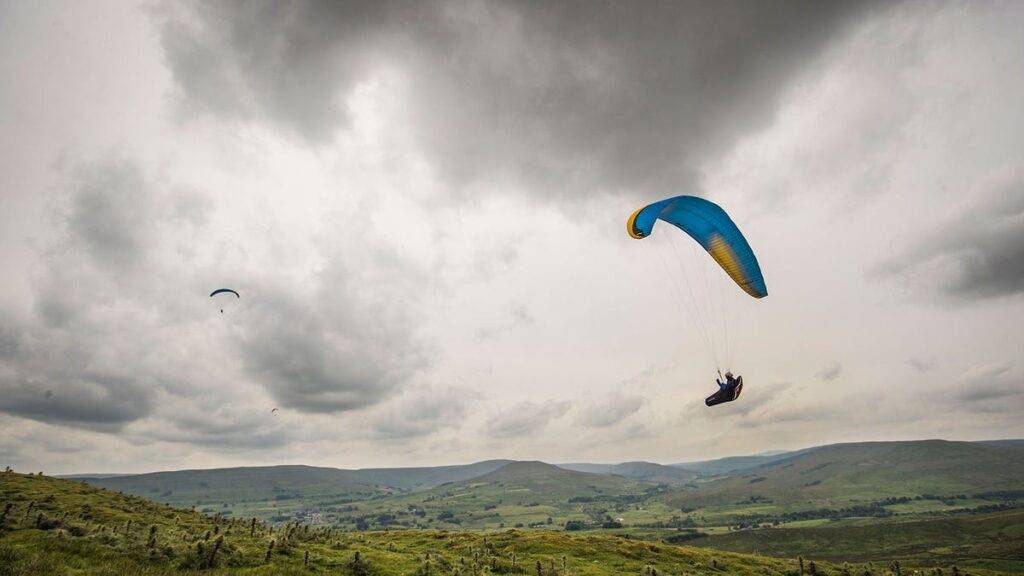 Paranoid Brit Thinks Paragliders Are Hamas Fighters Attacking Her Village