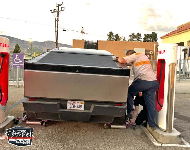 Image for article titled Another Tesla Cybertruck Spotted Broken Down And Stranded