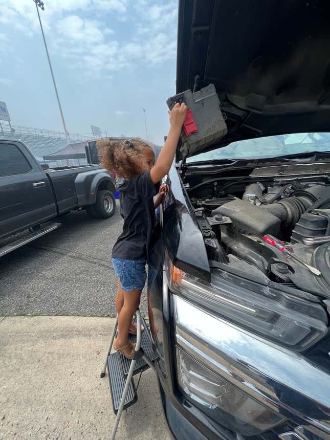 Image for article titled Can You Solve The Mystery Of A Chevy Silverado HD That Kept Blowing Fuse Blocks?