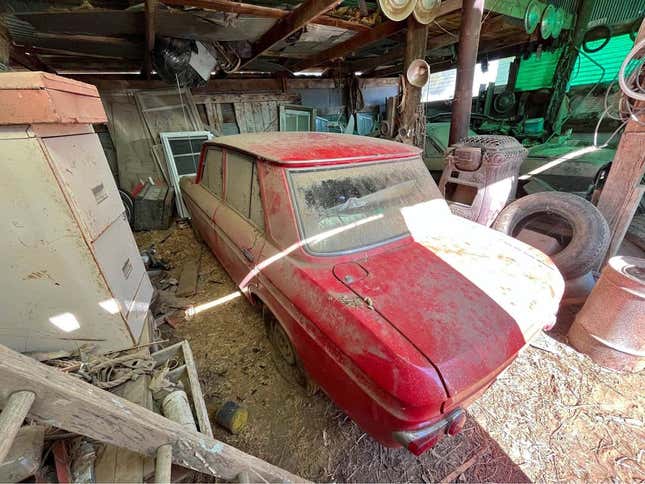 Image for article titled At $4,000, Is This 1966 Datsun 411 A Barn-Burner Of A Deal?