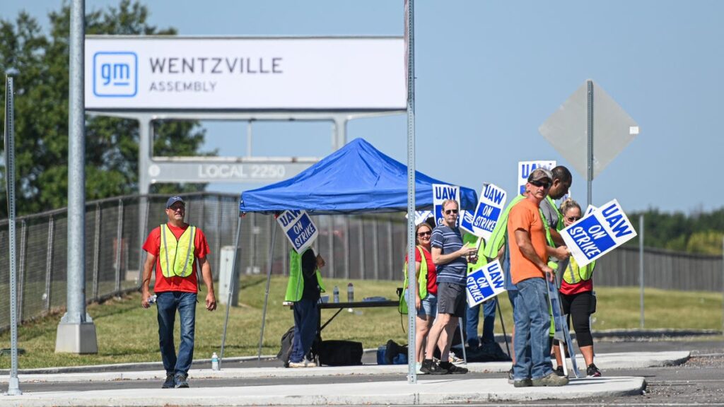 GM Is Digging In For A Long Strike