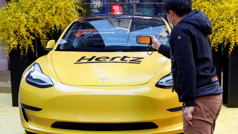 Hertz is putting the brakes on 100,000 Teslas