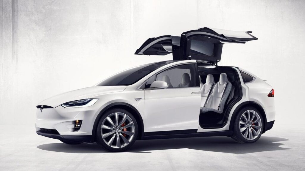 Tesla Fans Blame Four-Year-Old Child For Falcon Wing Door Closing On His Head