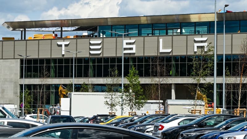 Tesla to offer German workers pay rise this year