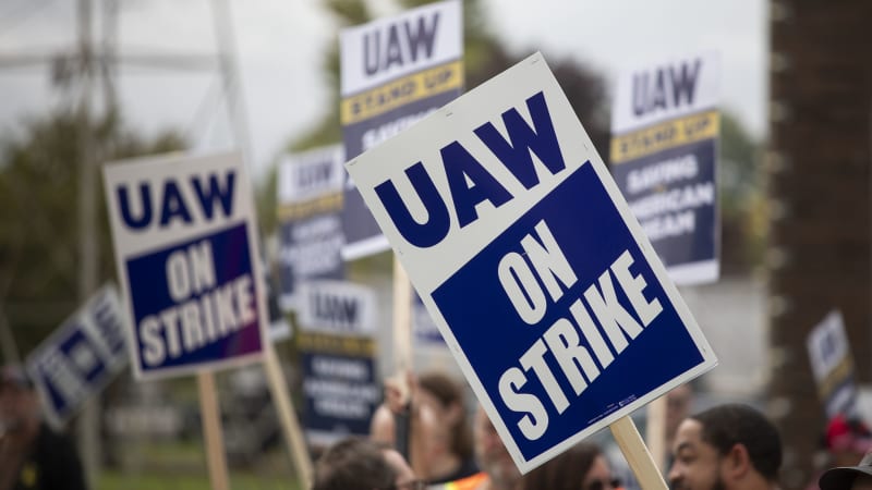 UAW and Detroit 3 appear to make progress in contract talks