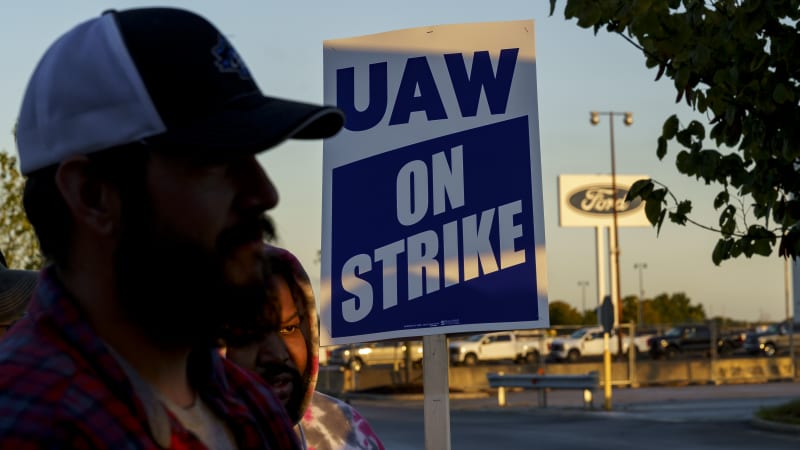 UAW appears to be moving toward a potential deal with Ford that could end strike