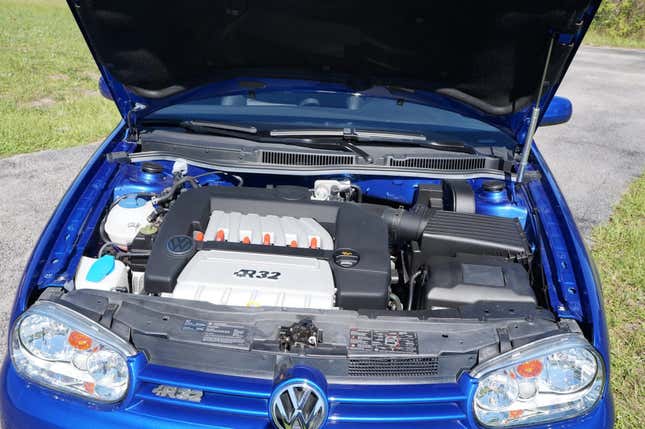 Image for article titled A Tragically Barely Driven 2004 Volkswagen R32 Is Up For Sale