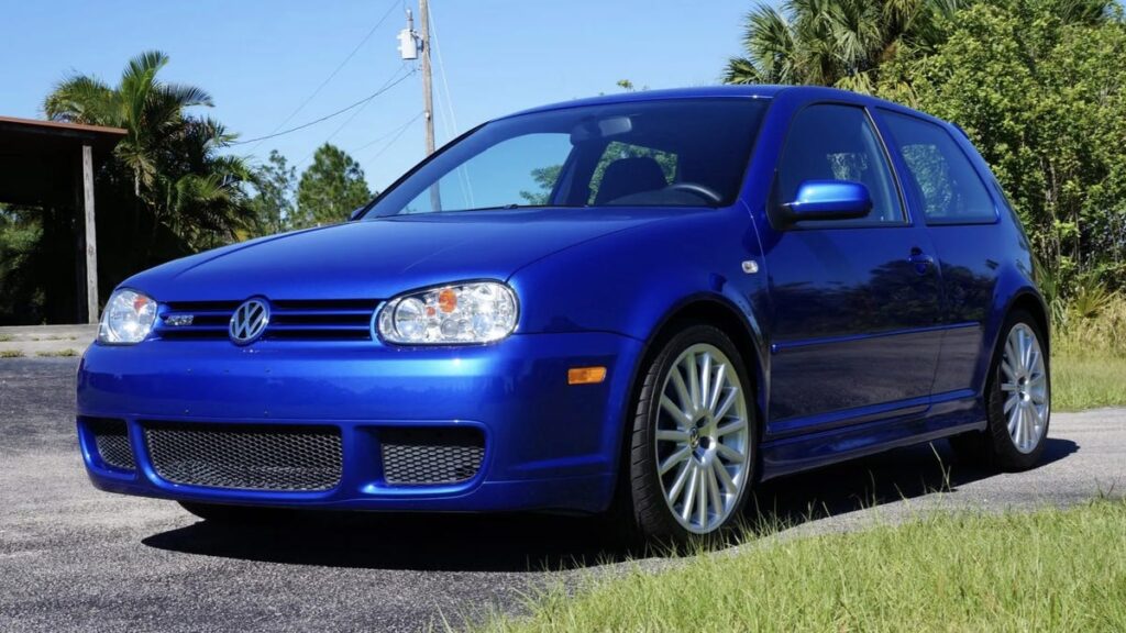 A Tragically Barely Driven 2004 Volkswagen R32 Is Up For Sale