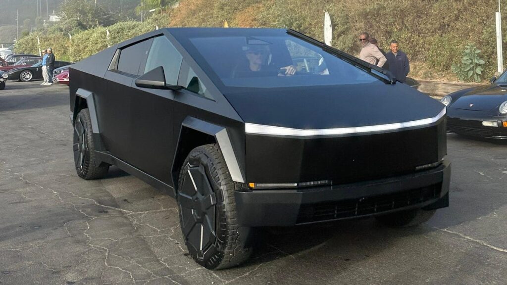 Even In Matte Black, The Tesla Cybertruck Still Looks Like Crap