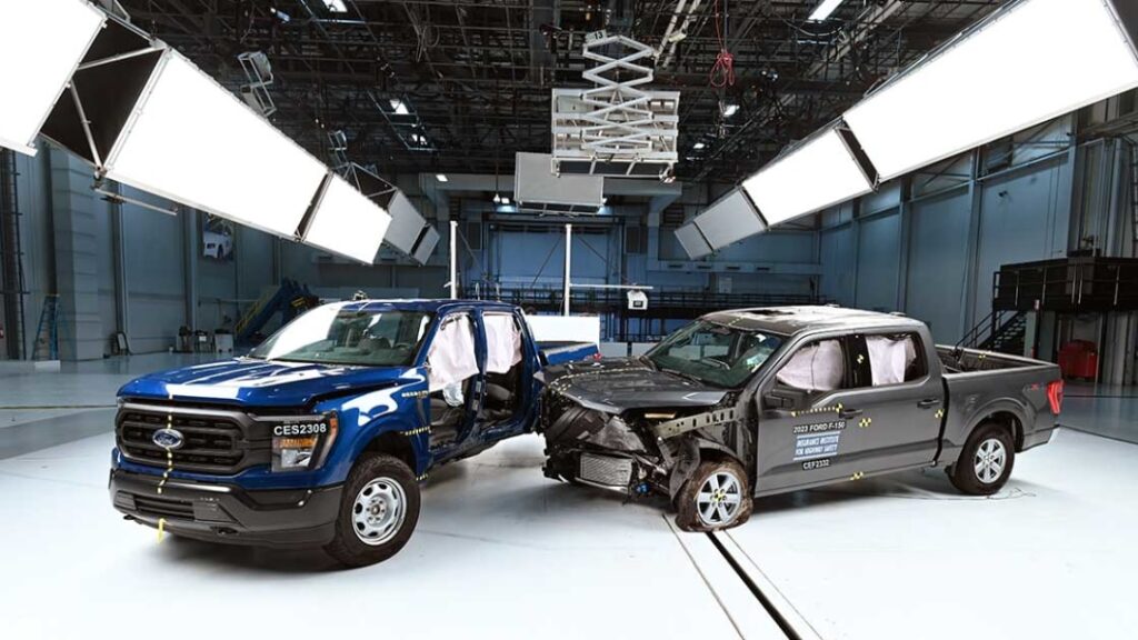 IIHS: Full-size pickups don't do enough to protect backseat passengers