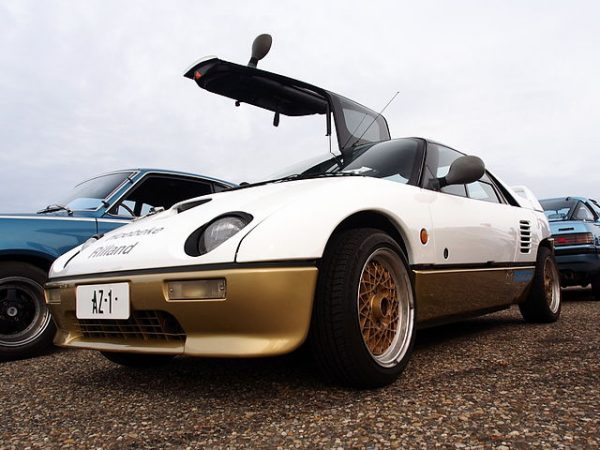 Autozam AZ-1 with other cars in the background