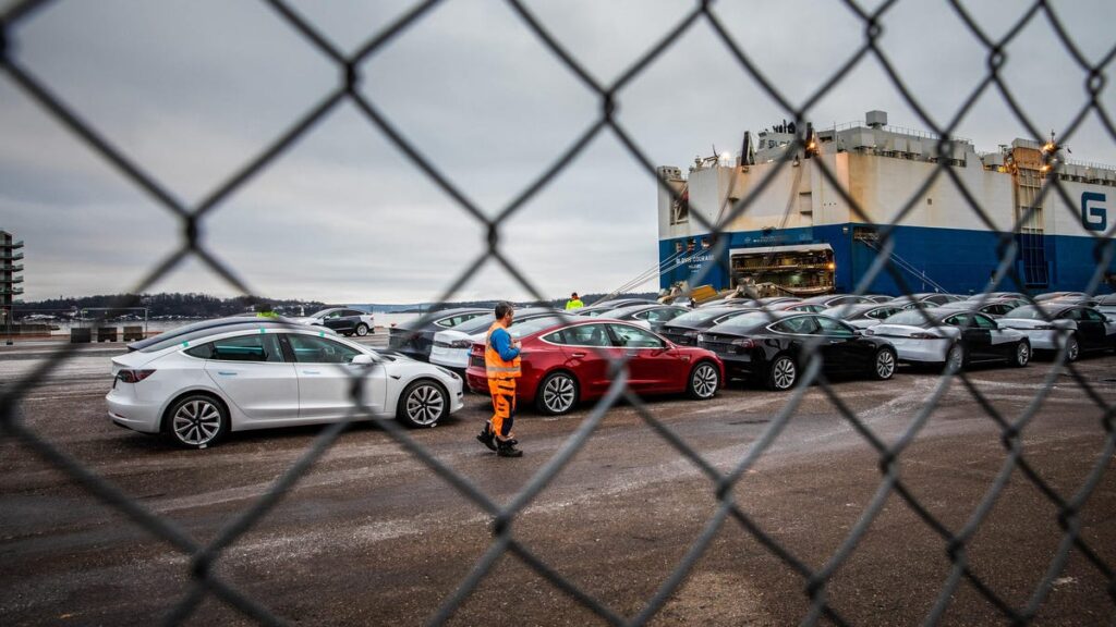 Norwegian Union Blocking Tesla Exports To Sweden