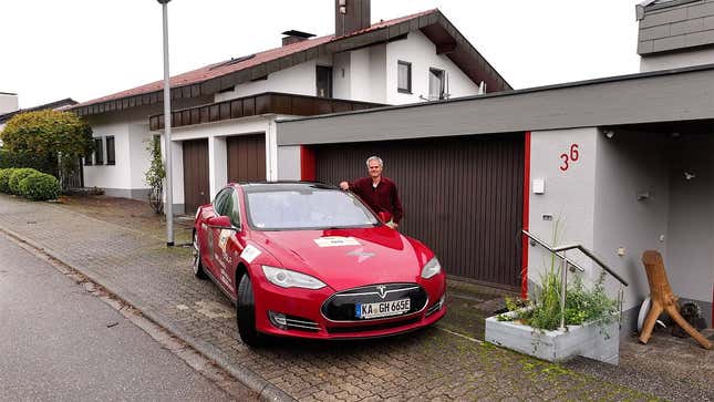 Hansjörg von Gemmingen-Hornberg standing with his million-mile Tesla