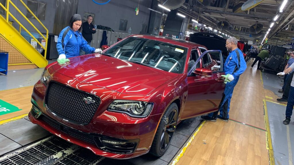 Chrysler Kills The 300C Again, After Bringing It Back, Again