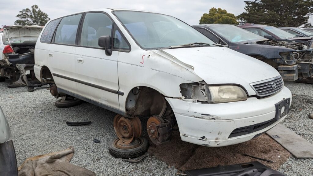 Junkyard Gem: 1996 Honda Odyssey