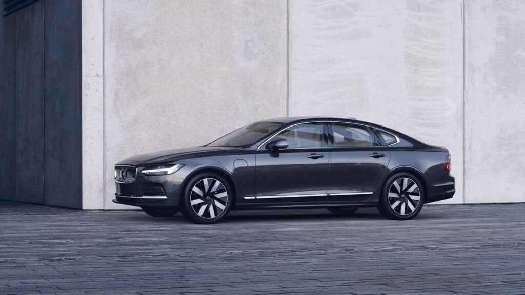 Electric Volvo ES90 Sedan Reportedly Starts Pre-Production, Specs Leaked