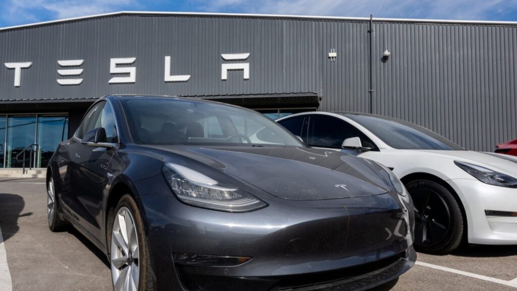 Tesla Autosteer recall could bolster lawsuits claiming the feature is dangerous: report