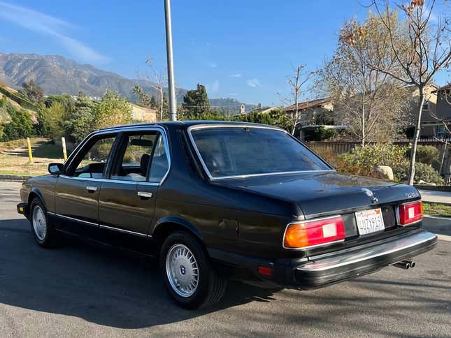 Image for article titled At $2,950, Is This 1982 BMW 735i Priced To Sell?