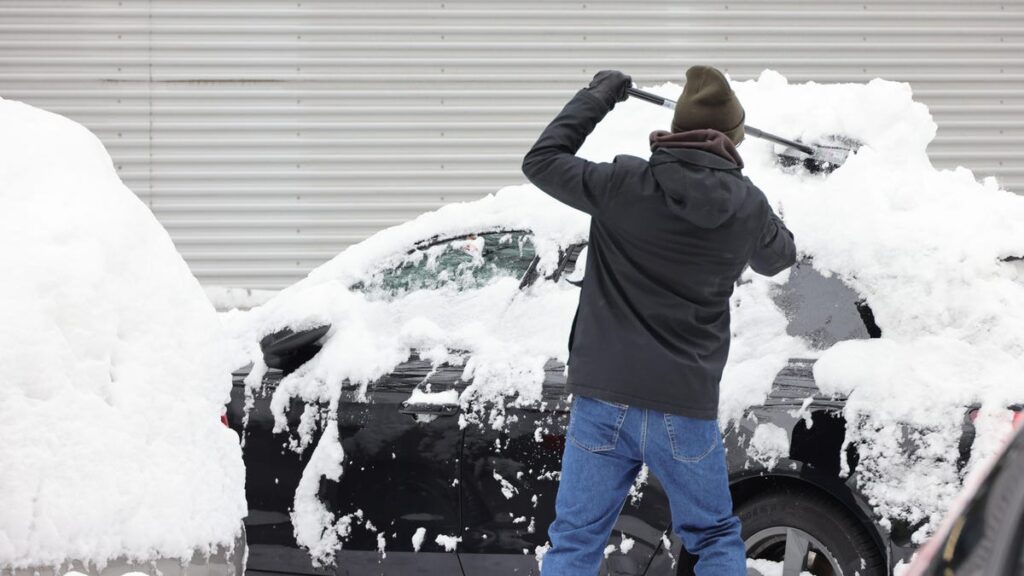 It’s Illegal To Leave Snow On Your Car In Maine And More States Should Follow Suit